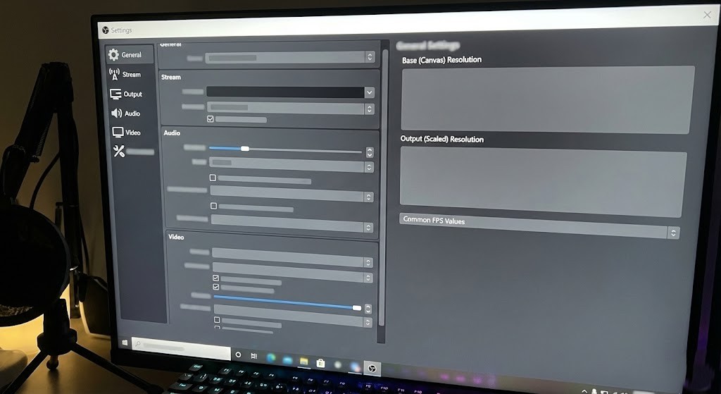 Kick Önerilen OBS Ayarları 1080p 60fps 2 Kick Onerilen OBS Ayarlari 1080p 60fps 1 Yeni nesil yayın platformlarına adım atarken izleyicilerinize en net görüntüyü sunmak için Kick önerilen OBS ayarları 1080p 60fps yapılandırmasını doğru uygulamanız gerekir. Yayın kalitesi, sadece kameranızın veya oyununuzun ne kadar iyi göründüğüyle değil, bu verilerin izleyiciye nasıl aktarıldığıyla ilgilidir. Yanlış yapılandırılmış bir yayın akışı, en güçlü bilgisayarlarda bile donmalara, kare atlamalarına veya bulanık bir görüntüye neden olabilir. Bu rehberde, Kick platformunun teknik altyapısına en uygun ayarları adım adım inceleyeceğiz. Amacımız, teknik detaylarda boğulmadan profesyonel bir yayın kalitesine ulaşmanızı sağlamaktır.